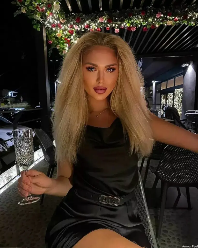 Elena Profile image 2