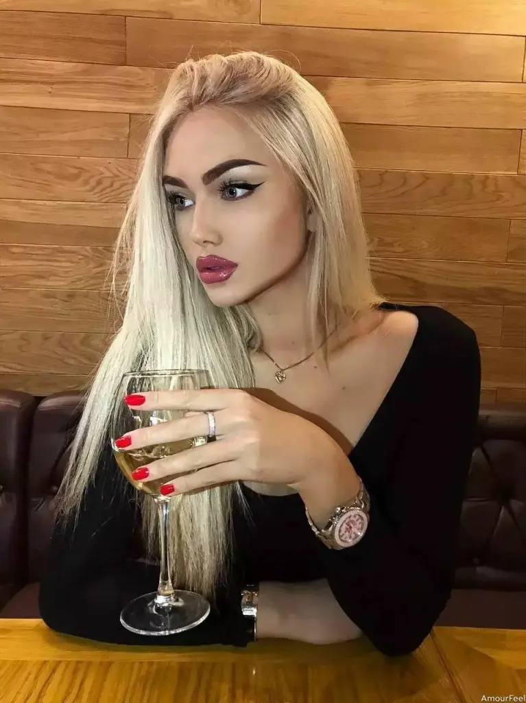 Elena Profile image 1
