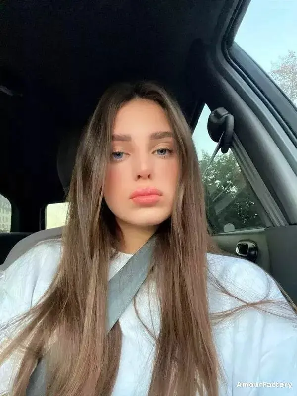 Yana Profile image 3
