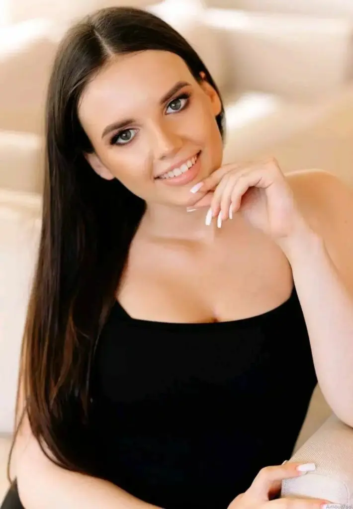 Oryna Profile image 1